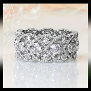 18k White Diamond Gold Ring